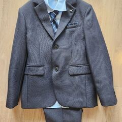 フォーマルスーツ　男の子　130cm