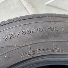無料　山形　タイヤ差し上げます　215 65 R16 16インチ夏タイヤの画像
