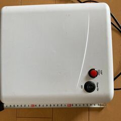 ジェルネイルの硬化用UVライト