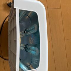 ジェルネイルの硬化用UVライトの画像