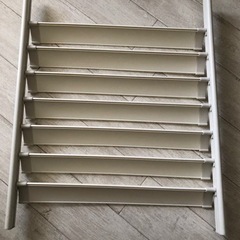 状態良好　室外機　ルーバー　Mサイズ　取付台座付　両面テープ付の画像