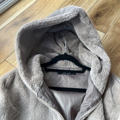 フェイクファー　フード付きジャンパー　レディースMの画像