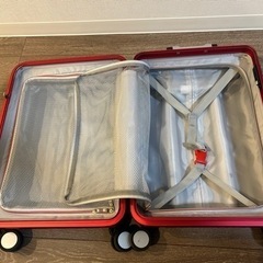 スーツケース(機内持ち込み可能な大きさ)の画像