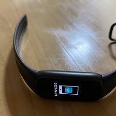 不用品まとめて（Ankerヘッドホン、Fitbitスマートウォッ...