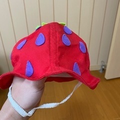 いちごの帽子の画像