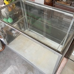 ガラスショーケース　シルバー　2段　レトロの画像