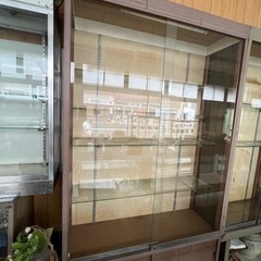 ガラスショーケース　戸棚付き　5段　木製　レトロ　戸棚の画像