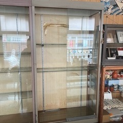ガラスショーケース　4段　木製　レトロ　キズありの画像
