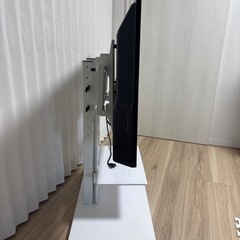 最終値下げ3月10日まで【美品】FUNAI43インチ液晶テレビ（2021年度製、保証2027年1月まで）壁寄せ仕様　近場お届けの画像