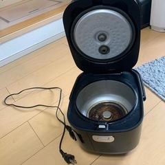 炊飯器（新品購入三年使用）