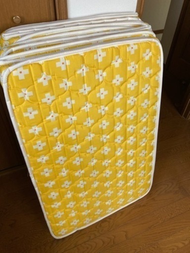 相談中。2段ベット 専用マットレス2枚付き