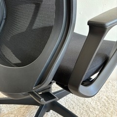 オカムラ（okamura）　オフィスチェア　肘付きの画像