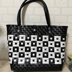 かごバック　白黒