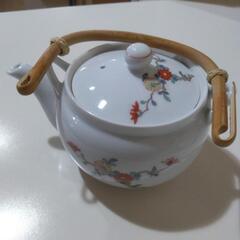 急須と湯呑み茶碗10個 (柿右衛門菊）