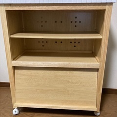 キャスター付きキッチンキャビネットの画像