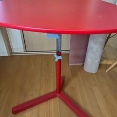 イケア/IKEA サイドテーブル　赤レッド　ラップトップテーブル　 コーナースタンド ノートPCスタンド 机  パソコンデスク 一人用■幅: 60 cm ■奥行き: 50 cmの画像