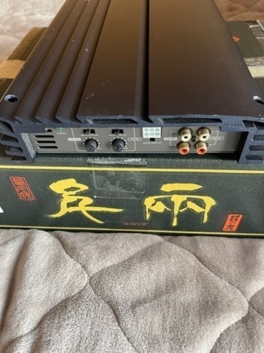 自動車用パワーアンプ　60W4チャンネル