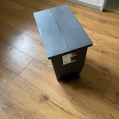 ダストボックス