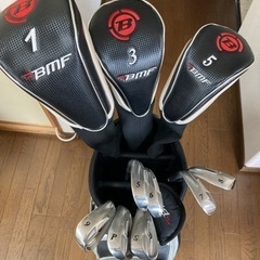初心者用ゴルフクラブセットです。写真に写っている物全てです。の画像