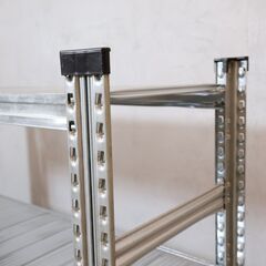 イタリア発祥の業務用シェルフ収納ブランド METALSISTEM(メタルシステム)の3段シェルフ/キャスター付き。店舗什器などにもおススメのインダストリアルなオープンシェルフは飾り棚としても♪の画像