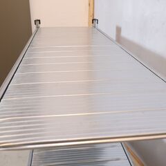 イタリア発祥の業務用シェルフ収納ブランド METALSISTEM(メタルシステム)の3段シェルフ/キャスター付き。店舗什器などにもおススメのインダストリアルなオープンシェルフは飾り棚としても♪の画像