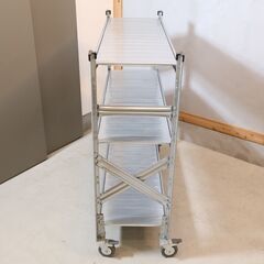 イタリア発祥の業務用シェルフ収納ブランド METALSISTEM(メタルシステム)の3段シェルフ/キャスター付き。店舗什器などにもおススメのインダストリアルなオープンシェルフは飾り棚としても♪の画像