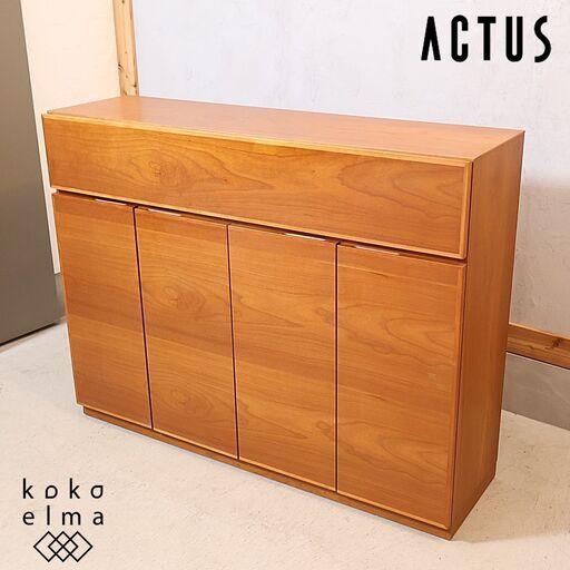 ACTUS(アクタス)のSHINE(シャイン)キッチンカウンターです。ウォールナット材の落ち着きのある色合いと直線的でシンプルなデザインが魅力的。収納力もありサイドボードとしてもおススメです♪