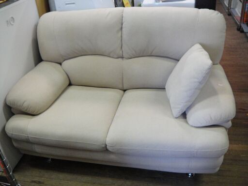 布張り2人掛ソファ　置きクッション１個付き　ラブソファ　2Pソファ　2人用イス　脚付き