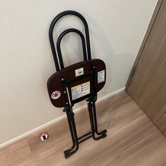 折り畳み椅子（高さ調整可能）の画像