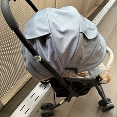 ベビーカー、抱っこ紐のセットの画像