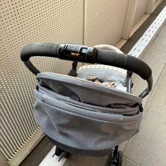 ベビーカー、抱っこ紐のセットの画像
