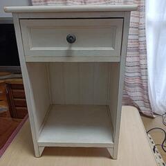 アンティーク風　キャビネットの画像