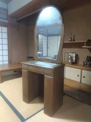鏡台　場所をとらない縦長の１面鏡ドレッサー