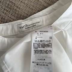 アースミュージックアンドエコロジー　白シャツの画像