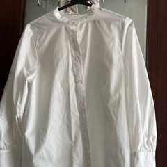 アースミュージックアンドエコロジー　白シャツの画像