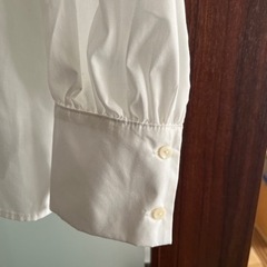 アースミュージックアンドエコロジー　白シャツの画像