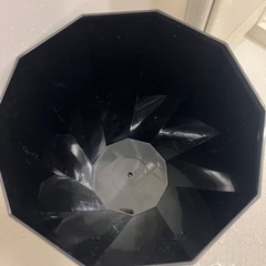 黒 ゴミ箱の画像
