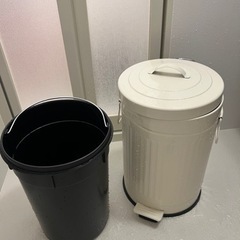 白 ゴミ箱 ペダル式の画像