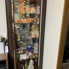 家具屋さんで10万円で購入！ガラス張り棚✨