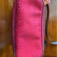 〖取引決定〗COACH(コーチ)  ショルダーバッグ赤　リボン付き　ミニシグネイチャー柄の画像