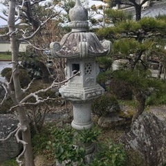日本庭園 大きな 灯篭 灯籠 燈籠 ガーデニング 日本家屋 庭師  重いので手伝いますの画像