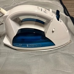 【美品】TOSHIBA スチームアイロンの画像