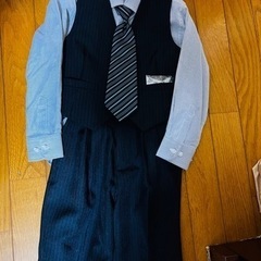 保育園行事でのスーツ（ベストタイプ）の画像