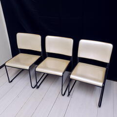 T【コレ見て 家具】 まとめて3脚　スタッキングチェア　　