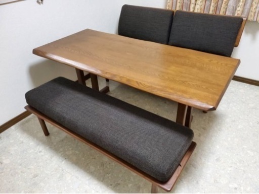 ニトリのダイニングセット　予備カバー付き