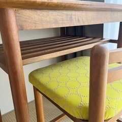 無垢材デスク&ミナペルホネン座面張替えチェアの画像
