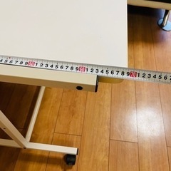 パソコンデスクの画像