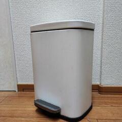 ゴミ箱　ニトリ　10L　
