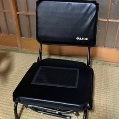 ★引取先決まりました【美品】2段階の高さに折りたためる椅子