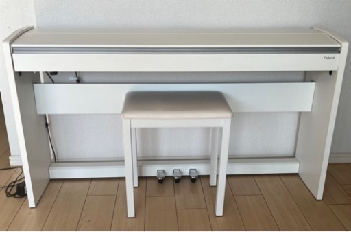 中古　電子ピアノRolandローランド　F-130R-WH